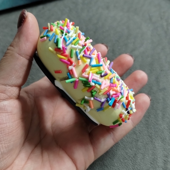 Sprinkle Donut Magnet - Picture 3 of 3